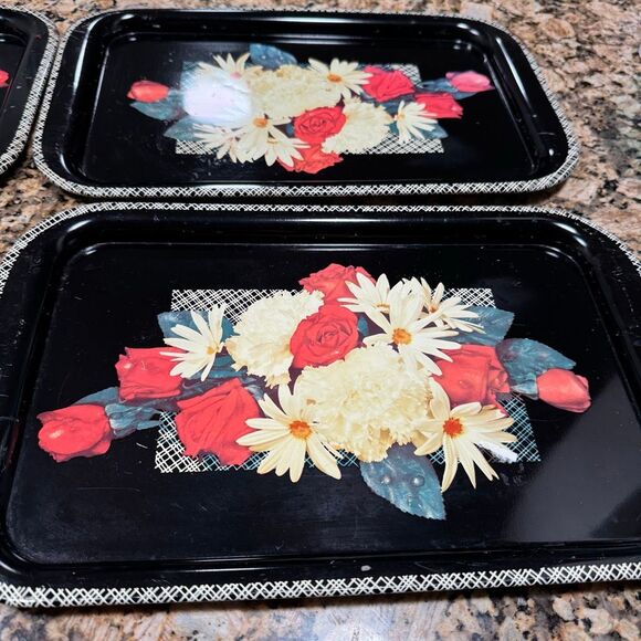 Vintage Mid-Century Red Roses White Daisies Black Metal Serving Trays Set of 4 - Picture 3 of 9